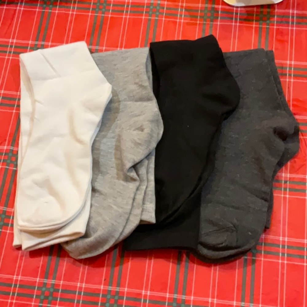 NWOT women’s knee length socks, set of 4. - Picture 2 of 5